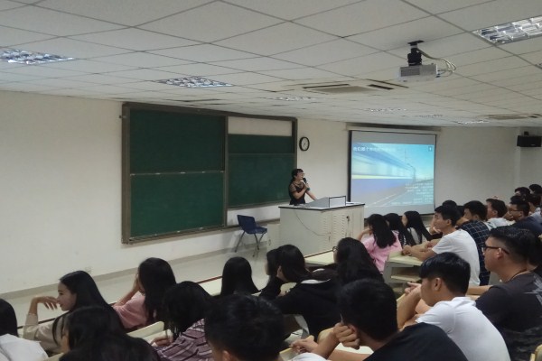 崭新生活,全新起航 ——记"大学生活及规划"主题班会