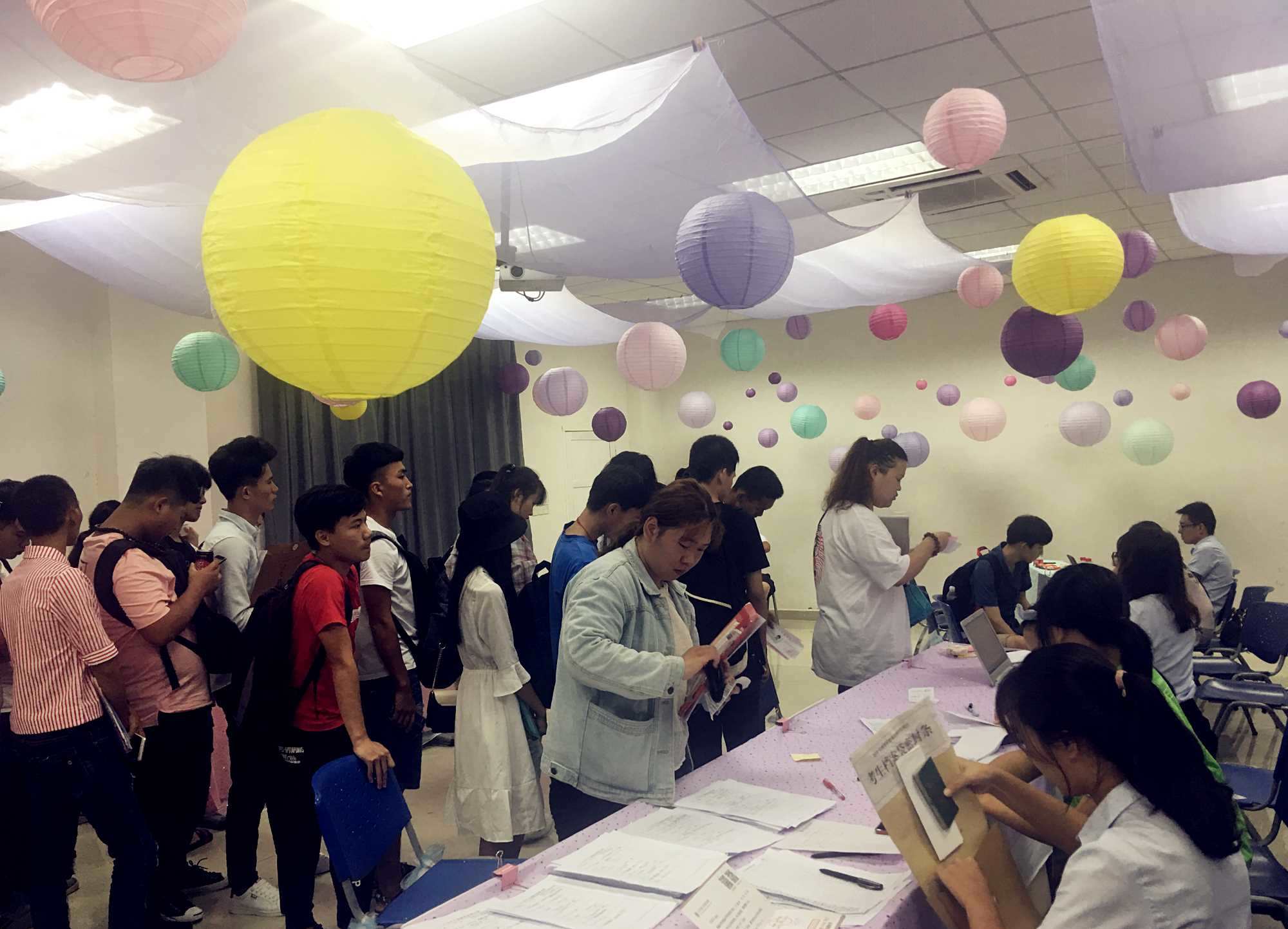 20180906【开学季】迎着朝阳，向梦想迈进——旅游系欢迎2018级新同学_副本.jpg
