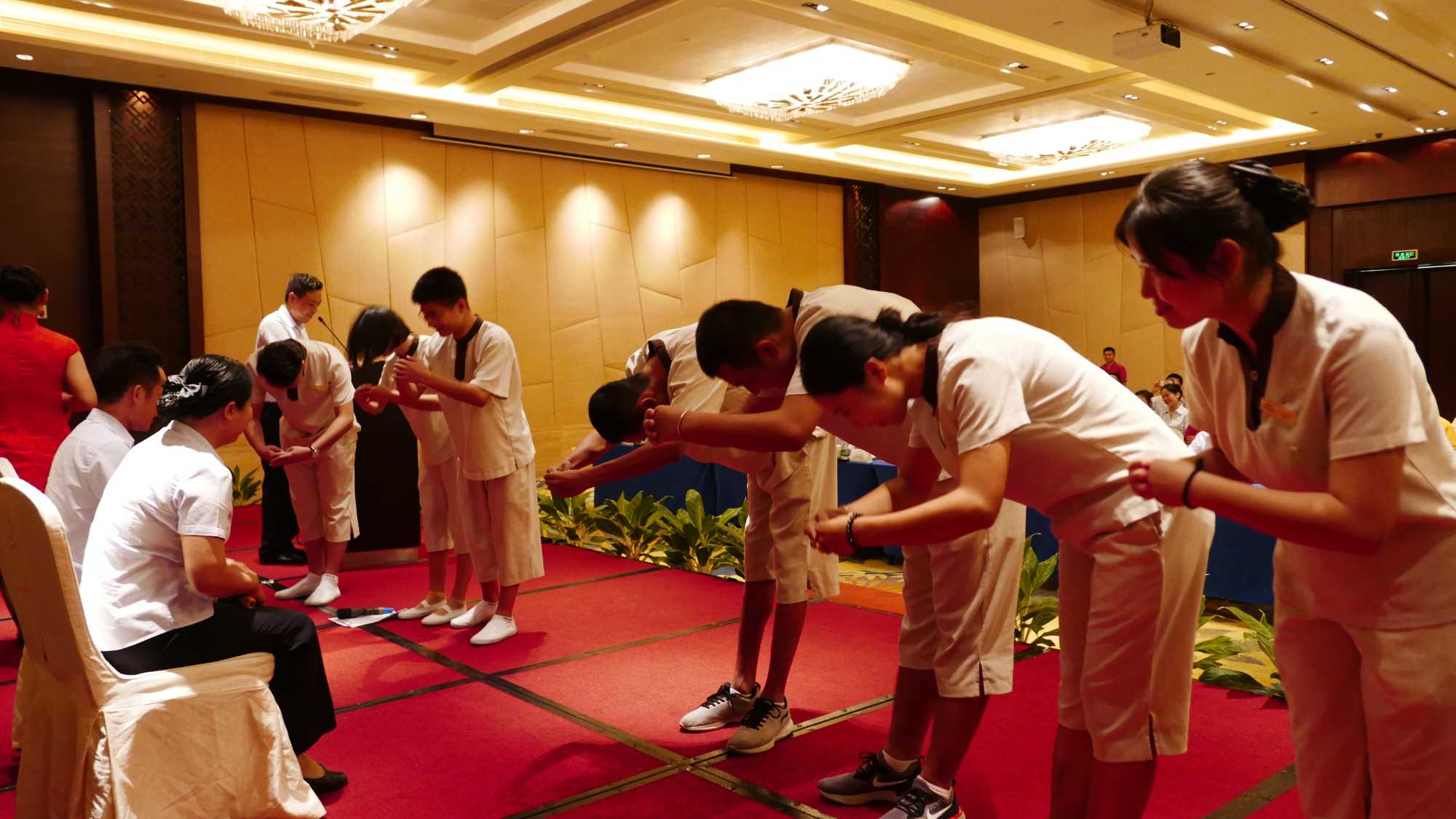 20181029 2017级“国光豪生精英班”拜师仪式圆满结束 (4).JPG