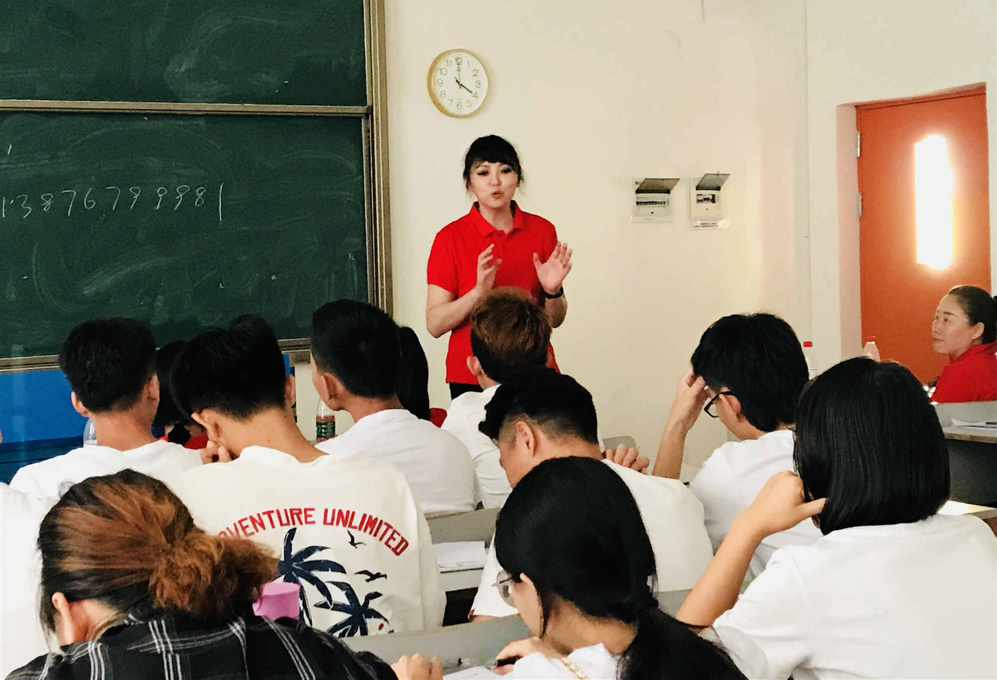 20190418【青春斗】走过最美的路是奋斗的路——三亚万豪度假酒店为旅游系酒店管理专业开展职业规划讲座 (2).jpg