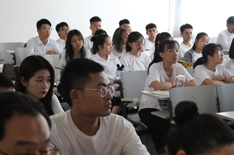 20190418【青春斗】走过最美的路是奋斗的路——三亚万豪度假酒店为旅游系酒店管理专业开展职业规划讲座 (1).jpg
