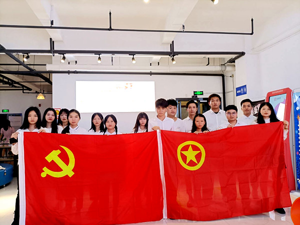 20201124旅游与康体产业学院党总支组织开展“观看《金刚川》，致敬英雄”主题党日活动（1）_副本.jpg