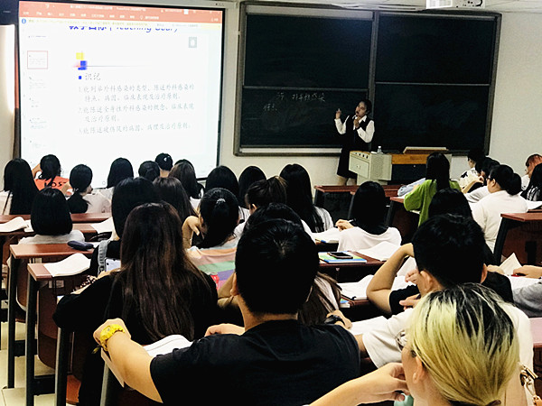 20201118旅游与康体产业学�?020年秋学期公开课教学能力评比顺利召开�?）_副本.jpg