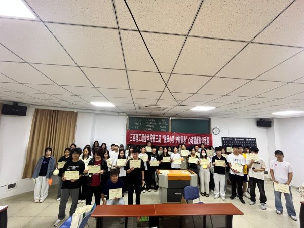 获奖同学合照.jpg 获奖同学合照.jpg