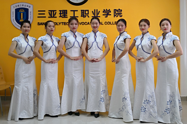 毕业不说再见 我们将延续你们的美 ---记经济管理系礼仪队交接