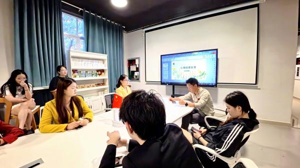 数媒-班会1.jpg 数媒-班会1.jpg